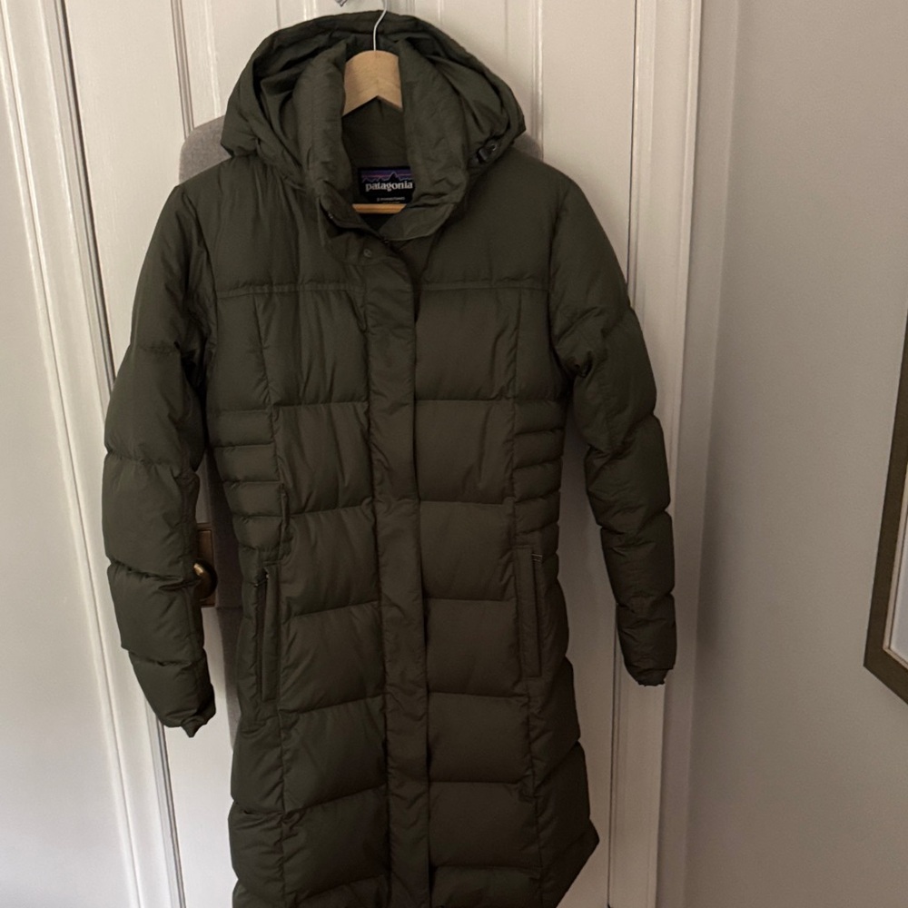 Patagonia Women's Green Hooded Puff Jacket size small-  excellent condition